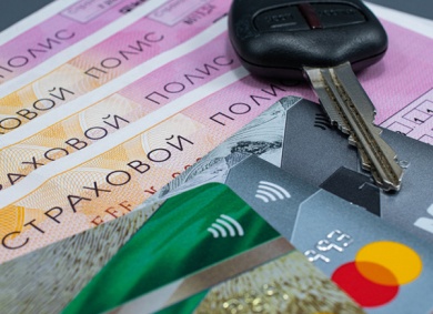 Страховые компании хотят законодательный потолок автовыплат в 400 тысяч рублей